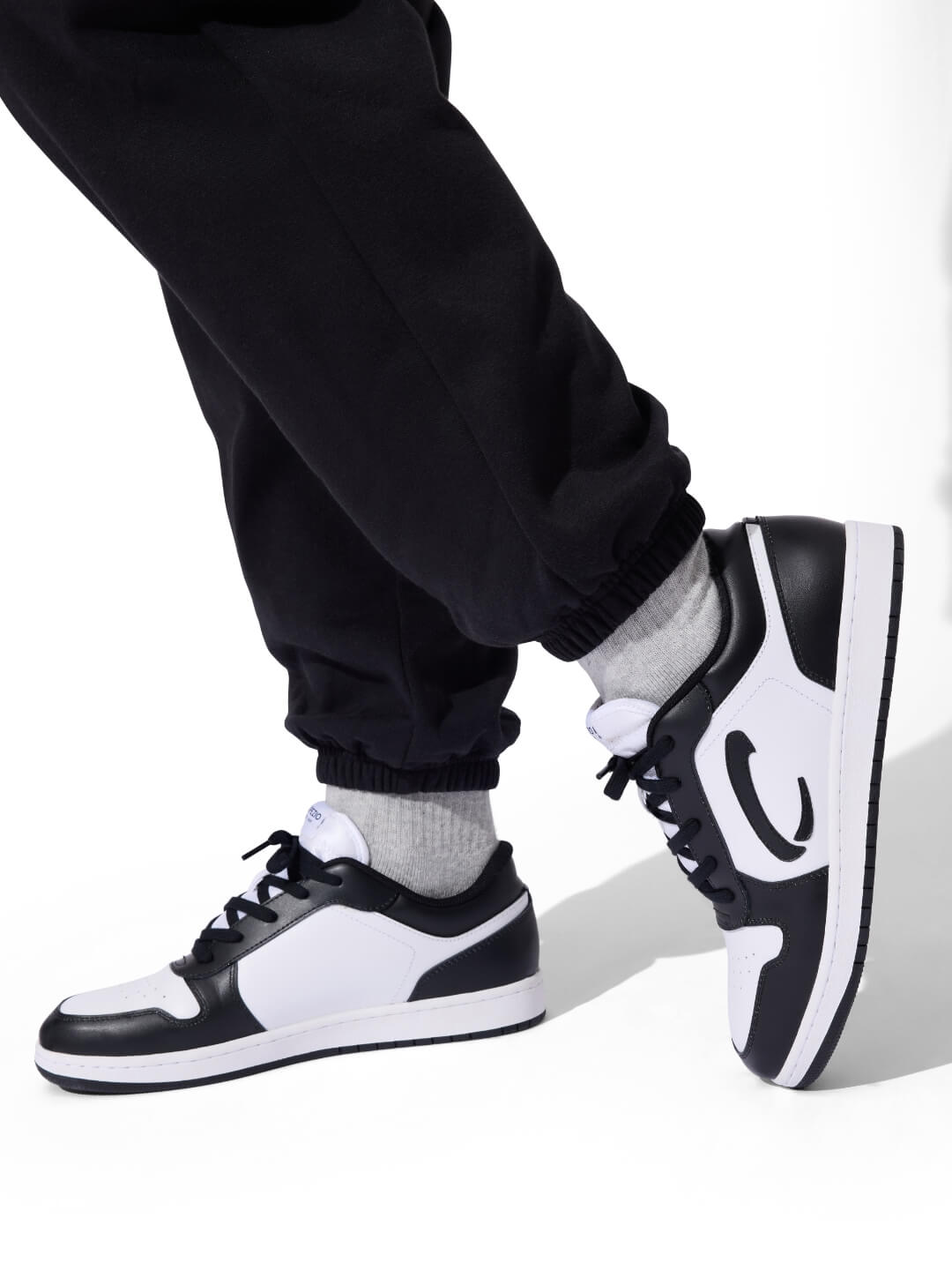 Ignite Low Top Dance Sneaker - White & Black