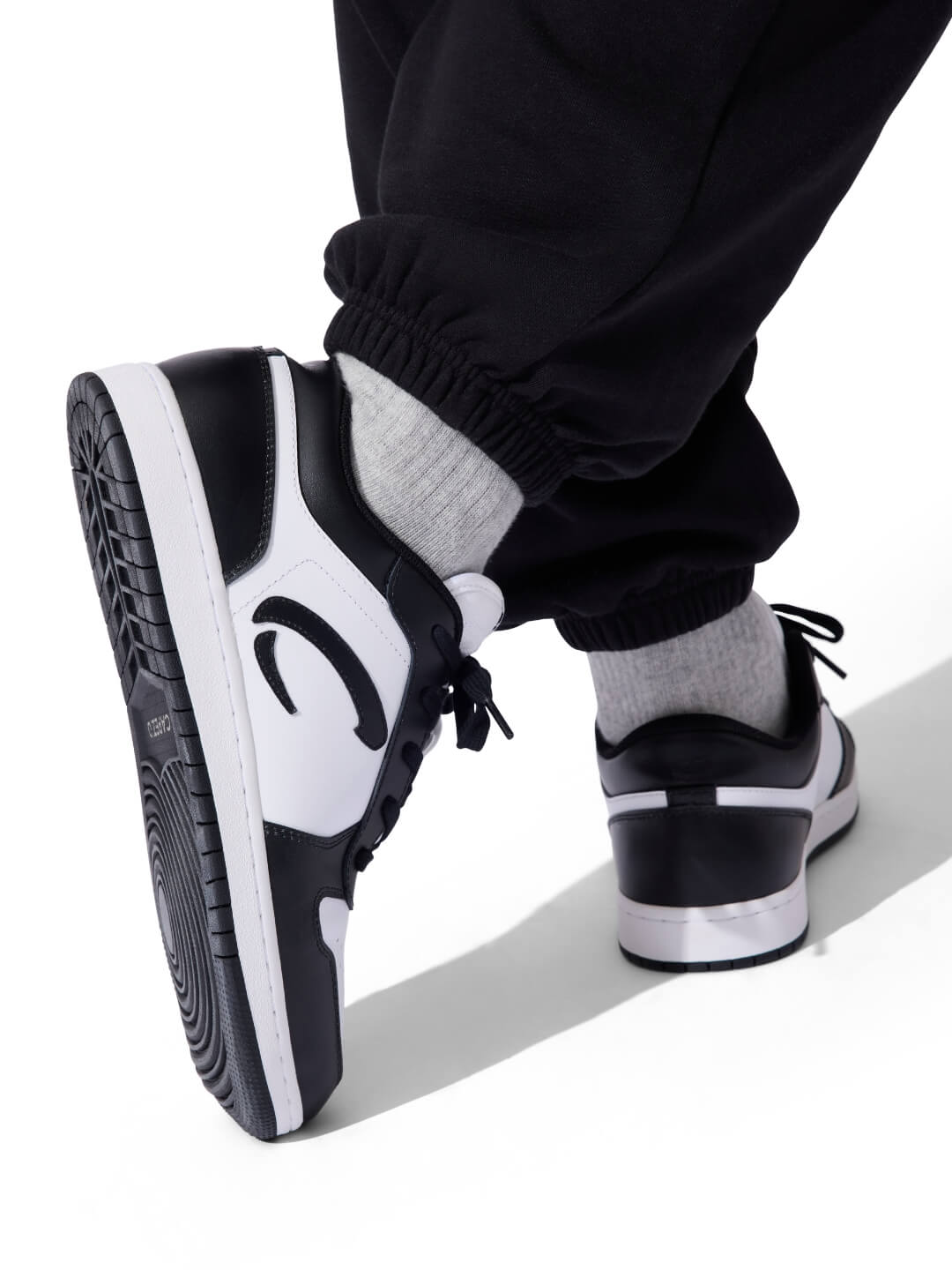 Ignite Low Top Dance Sneaker - White & Black